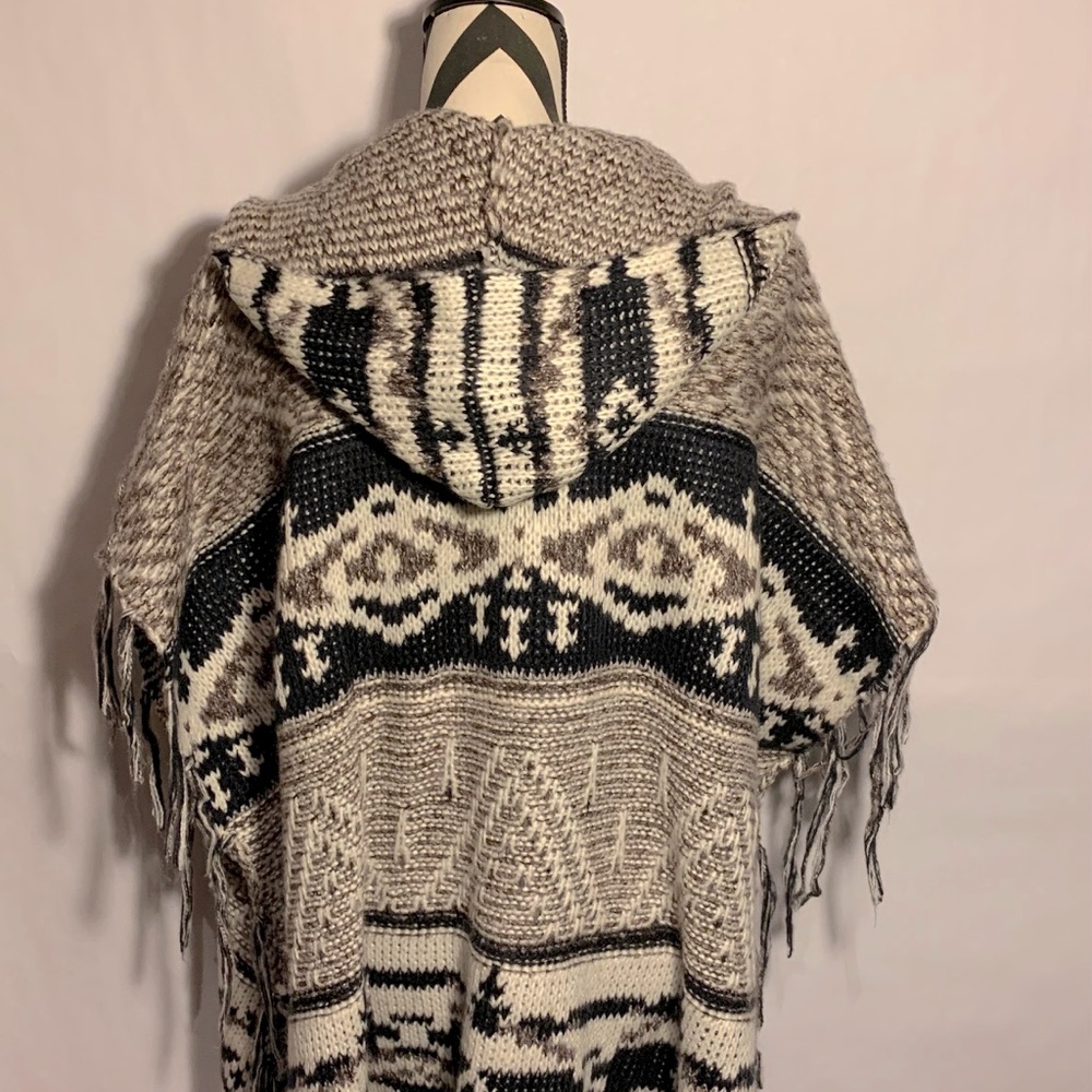 Knitted cardigan with hoodie